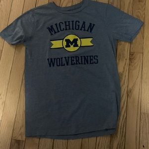 Michigan  wolverines Kids XL tee shirt